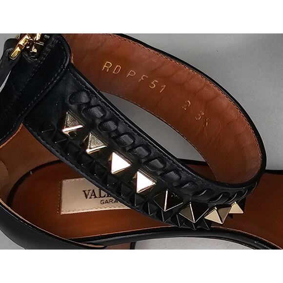 Valentino Garavani Rockstud black leather sandals - Picture 6 of 12